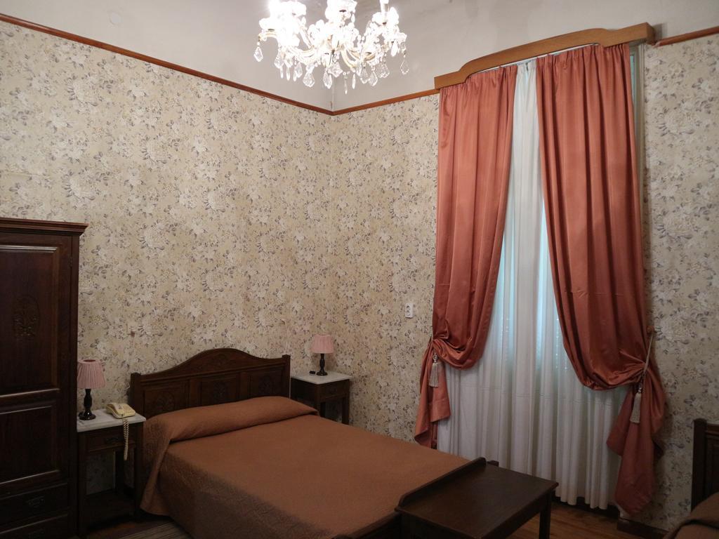 Acropolis House 2*