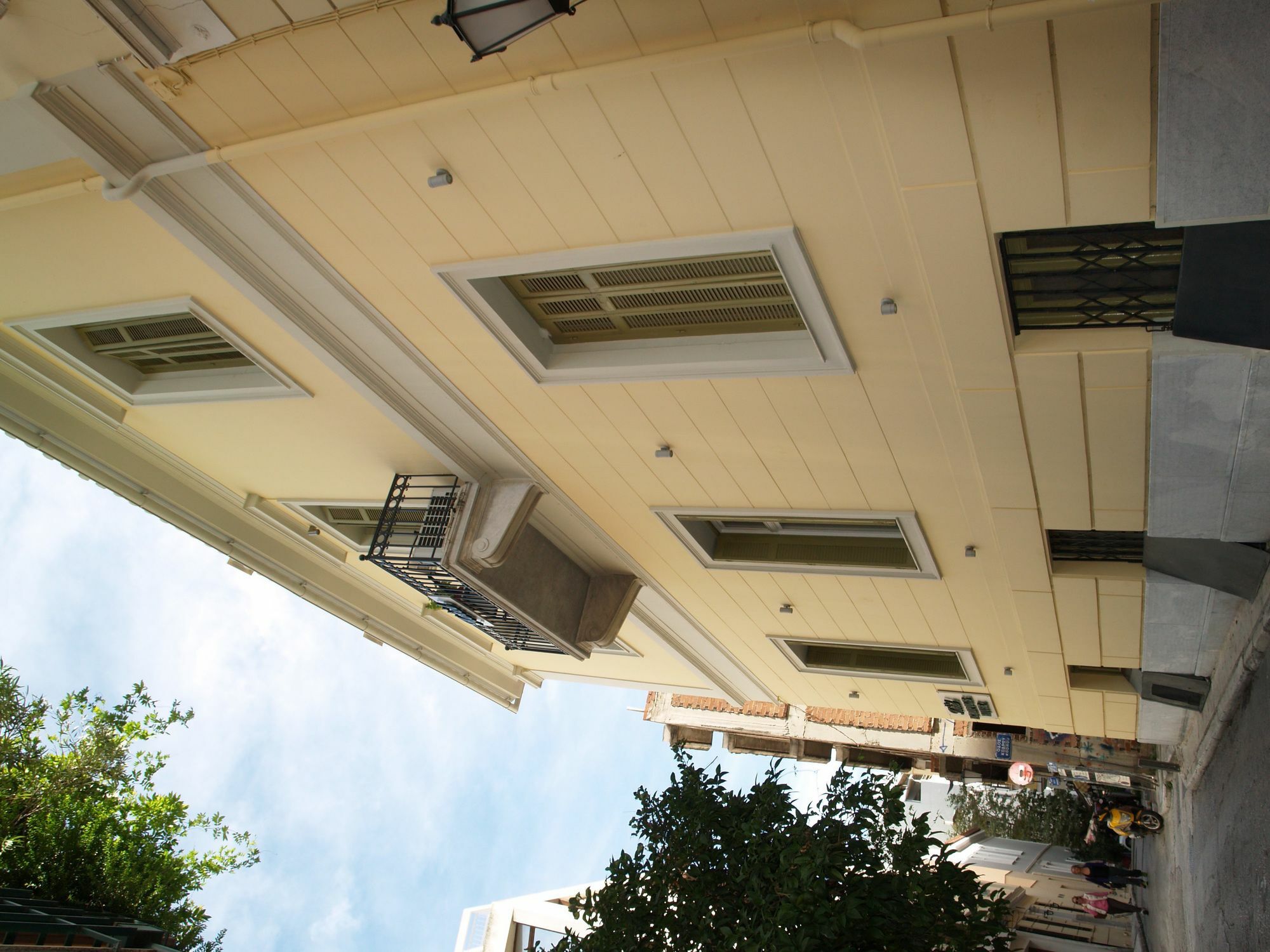 Acropolis House 2*