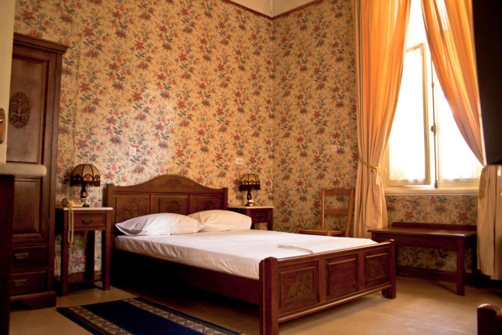 Acropolis House 2*
