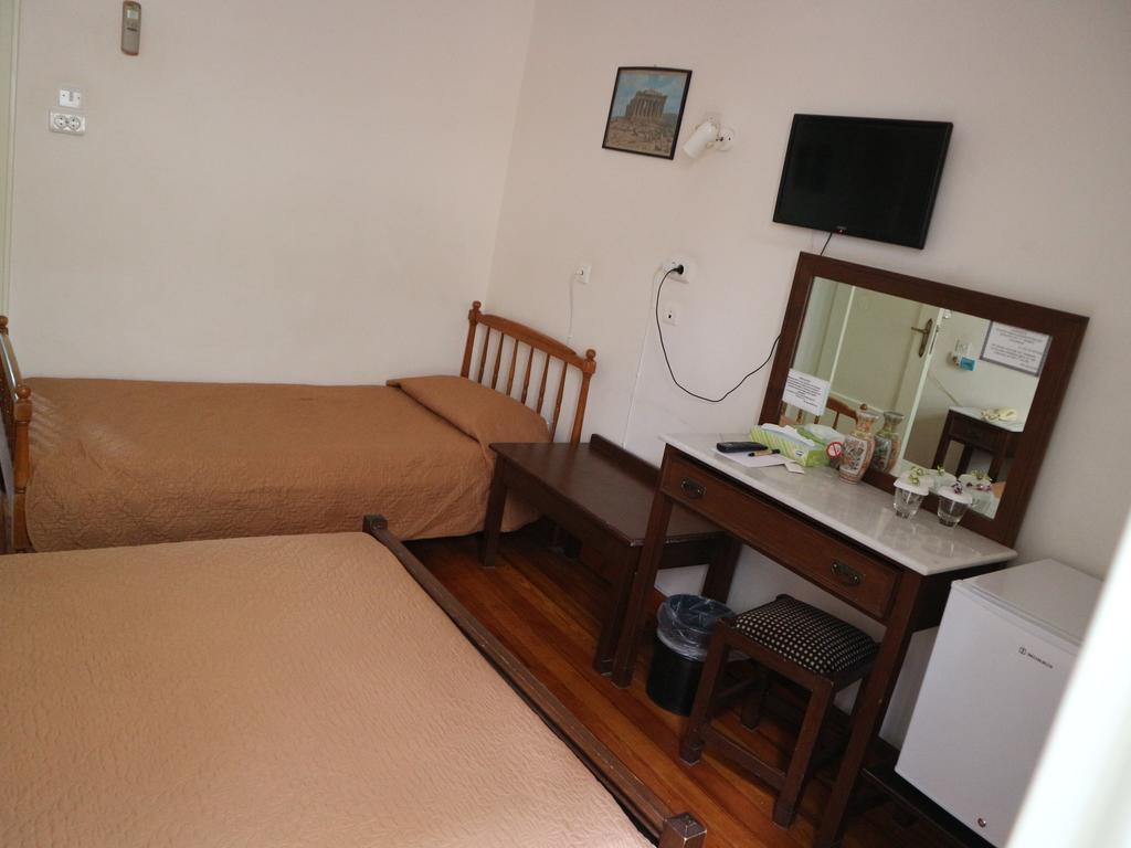Acropolis House Hotel 2*