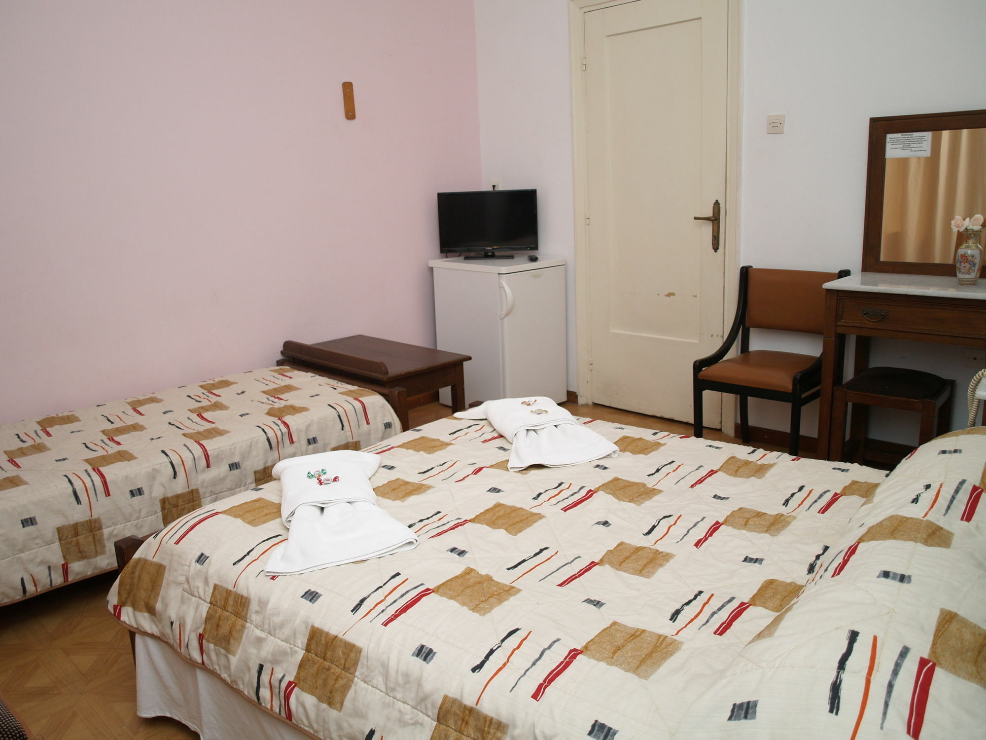 Acropolis House 2*