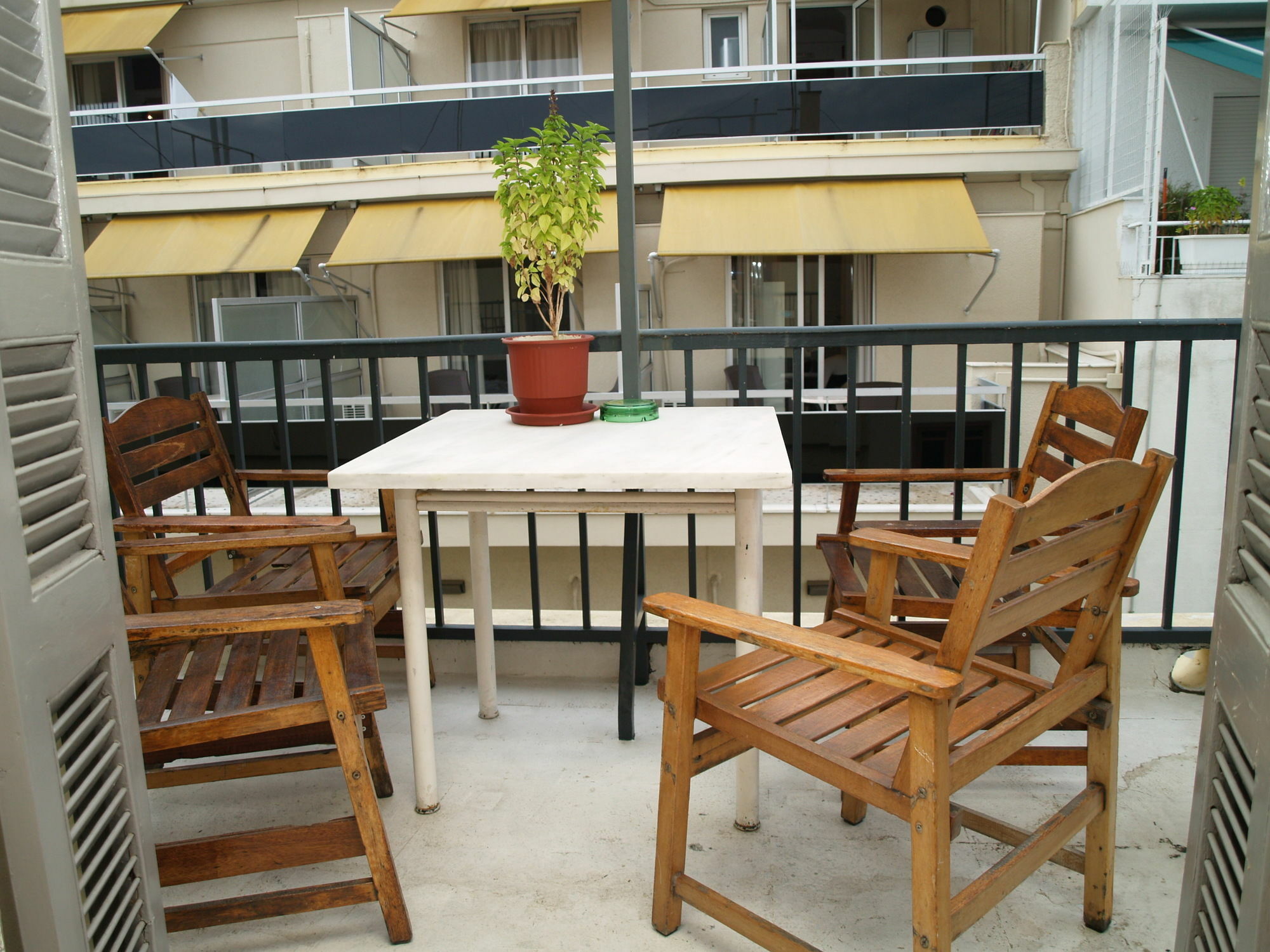 Acropolis House 2*