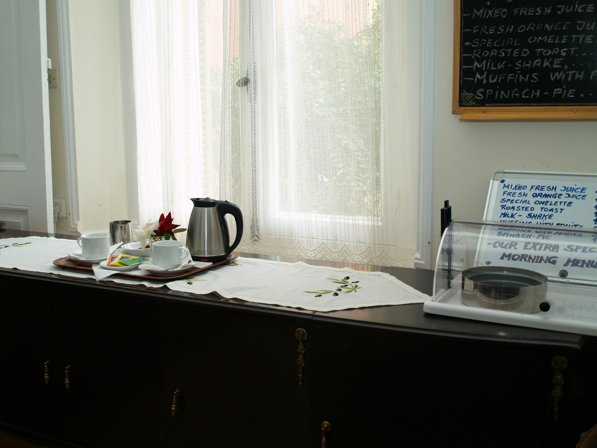 Acropolis House 2*